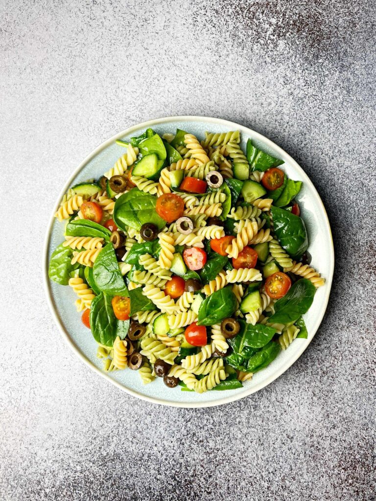 Easy pasta salad with spinach