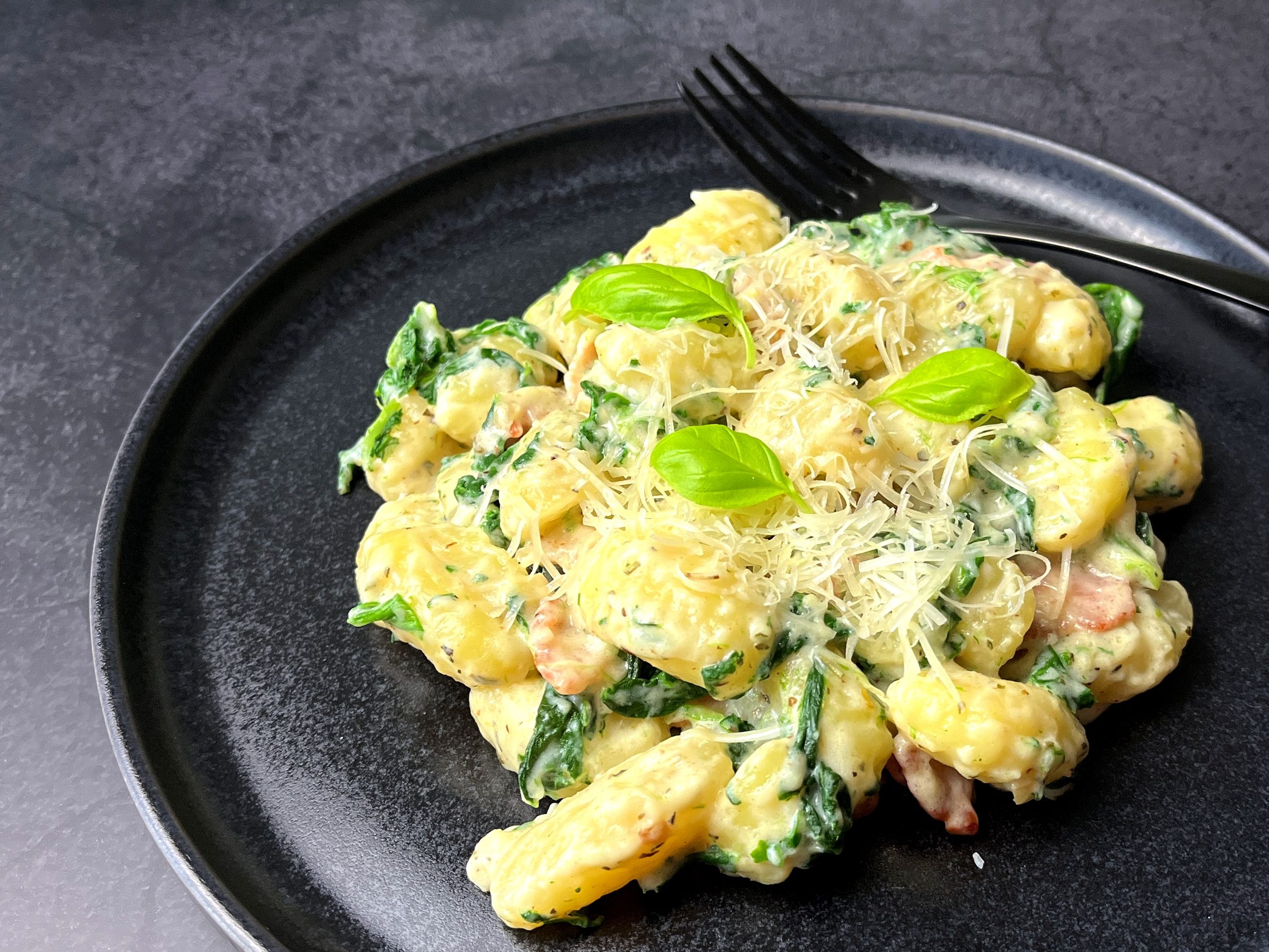 Creamy bacon and spinach gnocchi